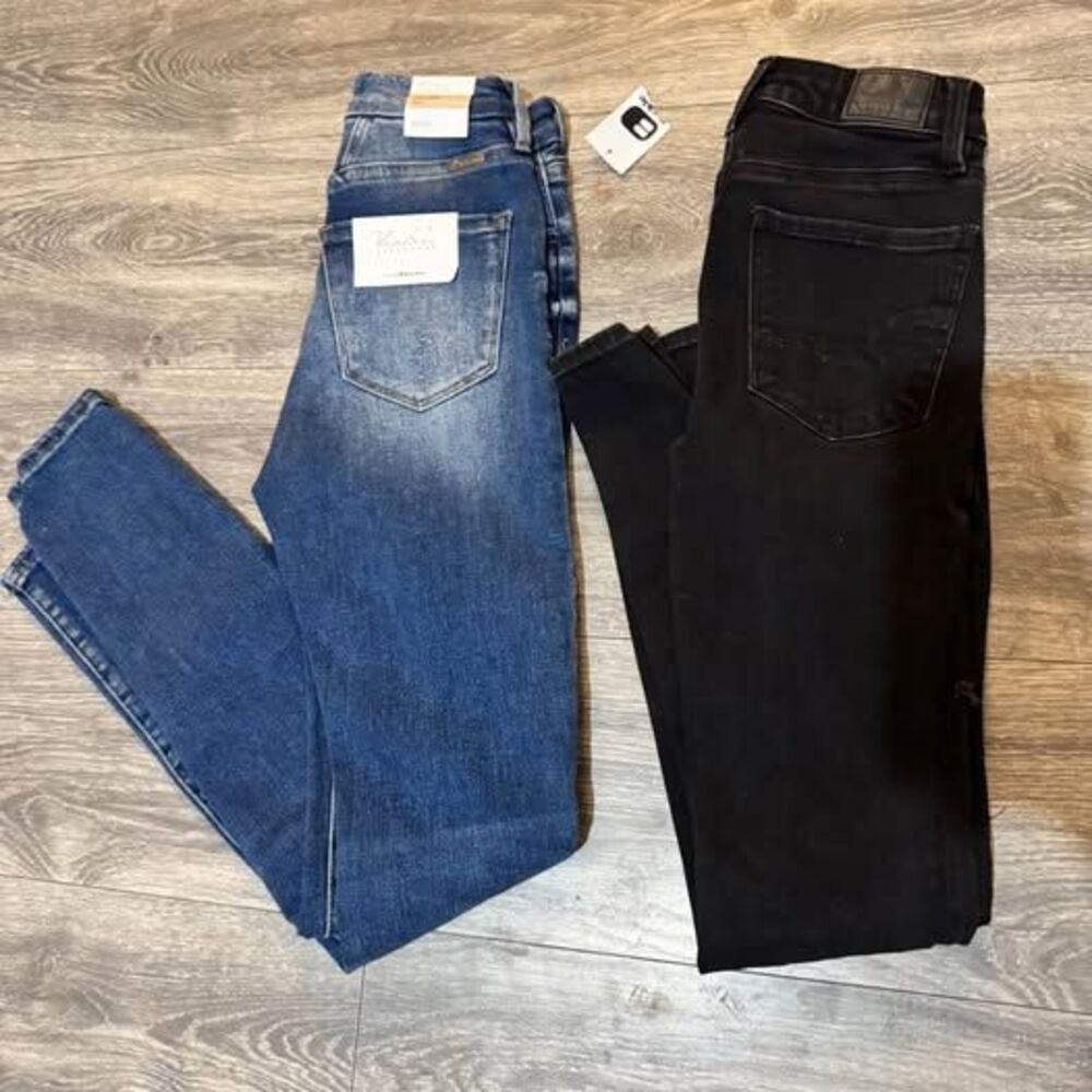 2 Jeans size 00/23 Long- Kancan & American Eagle